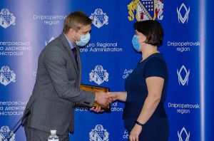 Дніпропетровщина: Найкращим видали  по п’ятнадцять тисяч
