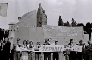 Ми виходили на площу, ми несли на площу світло...