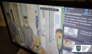 Львів: При вході в лікарню — температурний контроль