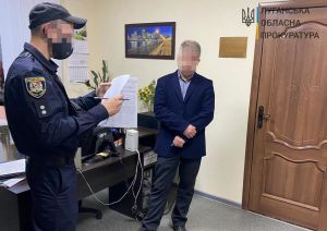 Луганщина: Посадовця затримали на одержанні відкату