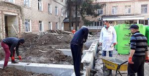 І лікують, і хворіють, і... будують