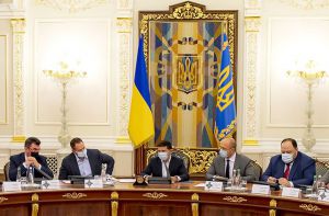 Президент пропонує припинити повноваження всіх суддів Конституційного Суду