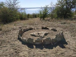 Херсонщина: Власний «стоунхендж» повернули з сивої давнини