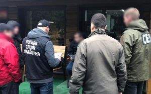 Буковина: Хабар за ухиляння від призову. Посередника затримано