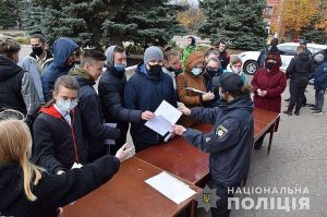 Донеччина: У прифронтовому селищі провели екологічну акцію