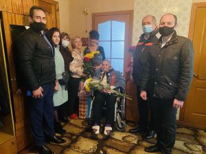 Черкаси: Колишня акушерка зустріла своє сторіччя