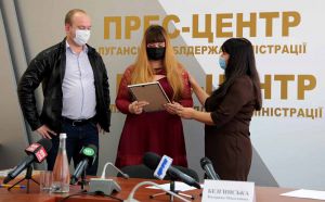 Луганщина: Родини, що їх війна позбавила житла, отримали квартири