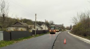 Прикарпаття: Ремонтують траси  та готуються до зими