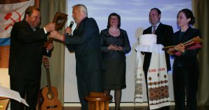 Після кожної операції повторює слова Льоні Бикова: «Будемо жити!»