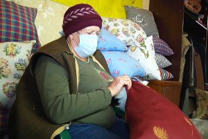 Житомир: Подушки для лікарні  від «Бабусиного батальйону»