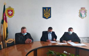 Сарненська районна рада «розділилася» на два блоки: обидва звернулися до правоохоронців