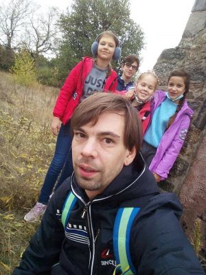 Креативність — це коли звичайні бетонні стовпи перетворюються на «мальви»