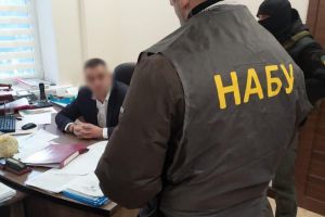 Хмельниччина: За фальшиві земельні документи запропонували 170 тис. доларів
