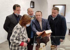 Депутат передав до музею копію Нобельського Євангелія