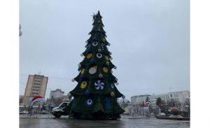 Черкаси: Головну ялинку прикрасили амулетами від... зурочення