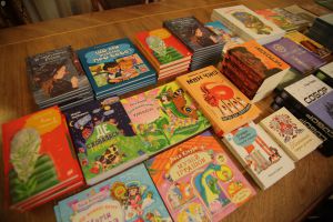 Львів: Книжки для прифронтової школи