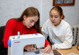 Дніпро: Швейні машини — юним модельєрам
