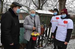 Полтавщина: Про стареньких подбають молоді волонтери