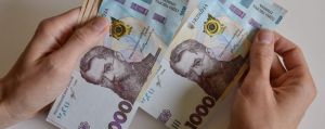 Хмельниччина: Заплатять тим, хто тяжко хворів