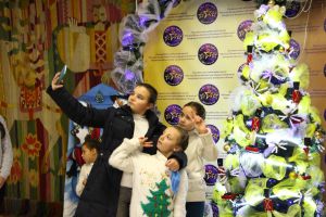 Запоріжжя: Разом із паспортами отримали пам’ятний годинник