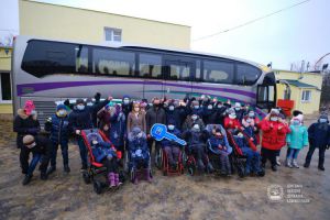 Вихованці дитячого будинку-інтернату — з новим автобусом