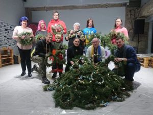 Ялинки для Героїв прикрасили синьо-жовтими сердечками
