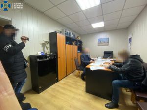 Дніпропетровщина: На огорожі аеропорту збагатилися