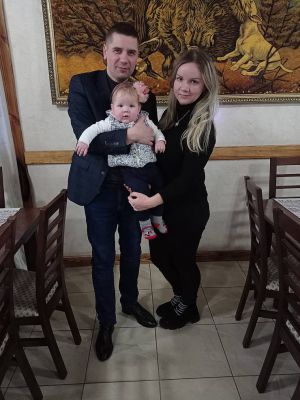 А Соломійка поки що розглядає фото