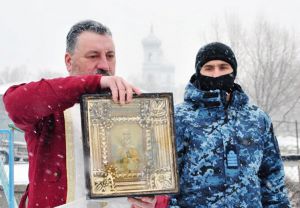 Черкаси: Корабель морської охорони освятив капелан