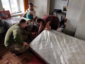 Захисники зібрали допомогу для родини із Соледара