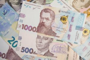 Хмельницький: За штори і парти  заплатить міськрада