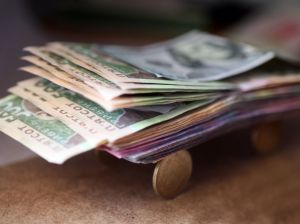 Зарплата збільшується... Життя налагоджується?