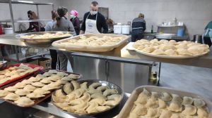 У бліндажі —  домашні смаколики