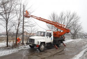 Дніпро: Нічийні вулиці побачили світло