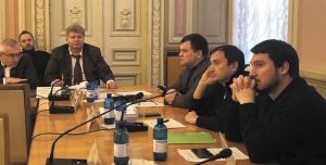 Пропонують, щоб місцеві ради посилили контроль за бур’янами. Але через рік