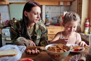 Вистояти, знявши бронежилети 