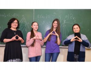 Приборкувачки вірусів та диференціальних рівнянь