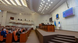 Скоротили чверть чиновників