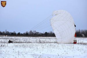 Житомирські десантники  підкорюють небесну блакить