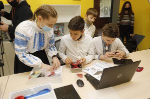 Дніпро: Вчаться на лікарів... для роботів