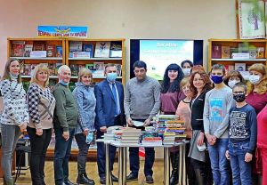 Книжки від благодійників поповнили бібліотеку на Сумщині