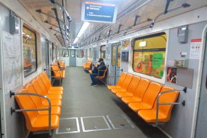 У Києві жорсткий локдаун: затори на дорогах і порожнє метро