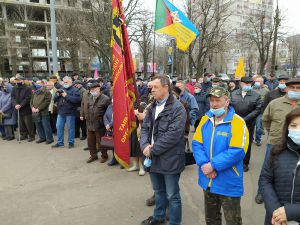 У Черкасах афганці вимагають знайти вандалів