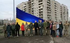 Донеччина: Рівняння на прапор
