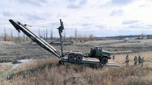 Сапери встановили трирядне  протитанкове мінне поле