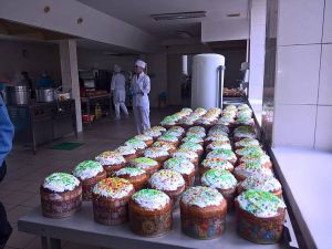 Дитячі малюнки і паски для бійців поїдуть на передову