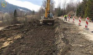 У віддаленому гірському районі Львівщини ремонтують дороги