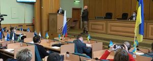 У Слов’янську, як і 2014 року, до міськради принесли  російський триколор...