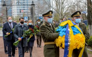 Низький уклін Героям Чорнобиля