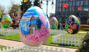 У Вінниці велетенські писанки «одягнуть» у подільський орнамент